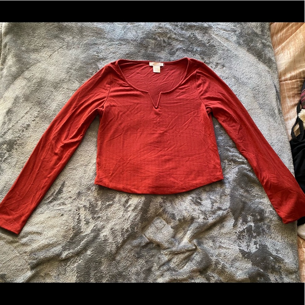Long sleeve v-neck top